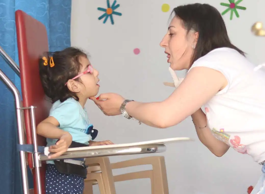 Therapeutische Hilfe für behinderte Kinder Syrien